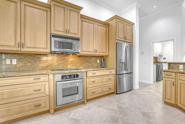 23 Windward Isle, Palm Beach Gardens, FL 33418