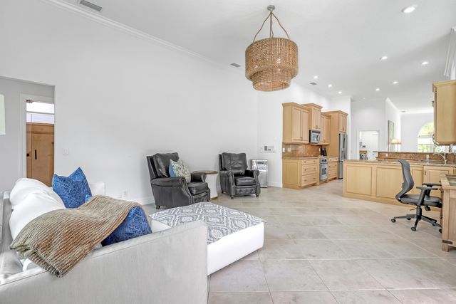 23 Windward Isle, Palm Beach Gardens, FL 33418