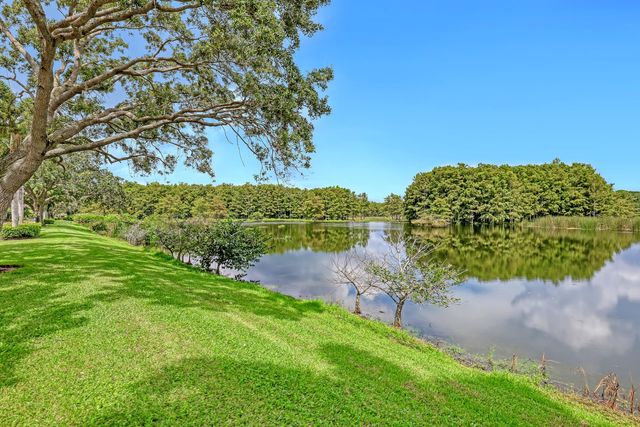 23 Windward Isle, Palm Beach Gardens, FL 33418