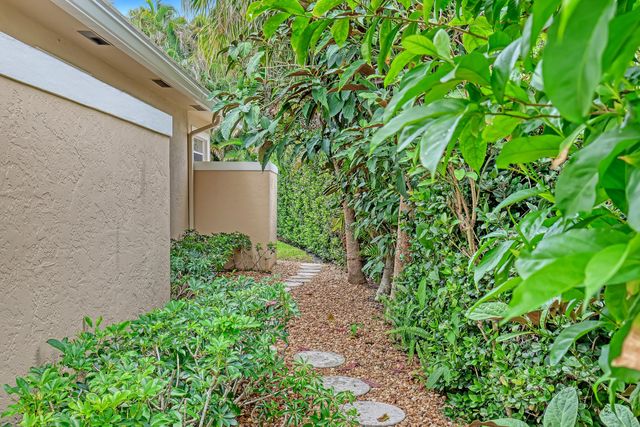 23 Windward Isle, Palm Beach Gardens, FL 33418