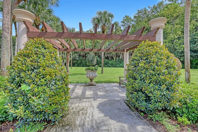 23 Windward Isle, Palm Beach Gardens, FL 33418