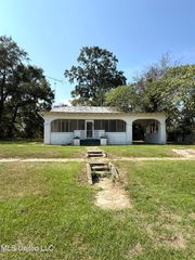 104 N First Street, Osyka, MS 39657