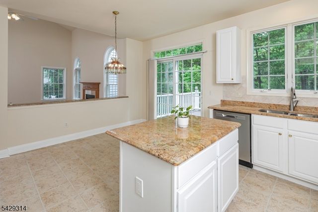 27 Bethpage Dr, Montgomery Twp., NJ 08558