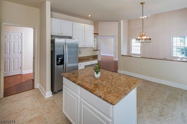 27 Bethpage Dr, Montgomery Twp., NJ 08558
