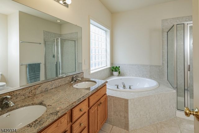 27 Bethpage Dr, Montgomery Twp., NJ 08558