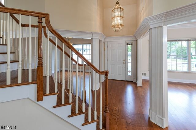 27 Bethpage Dr, Montgomery Twp., NJ 08558