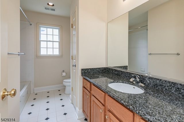 27 Bethpage Dr, Montgomery Twp., NJ 08558