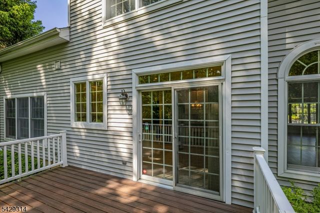 27 Bethpage Dr, Montgomery Twp., NJ 08558