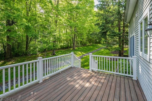 27 Bethpage Dr, Montgomery Twp., NJ 08558