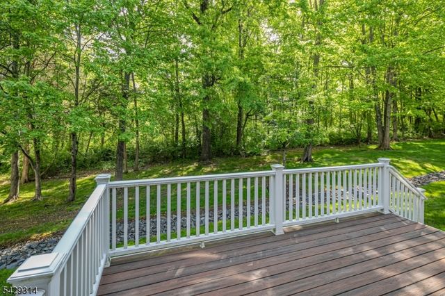 27 Bethpage Dr, Montgomery Twp., NJ 08558