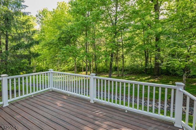 27 Bethpage Dr, Montgomery Twp., NJ 08558