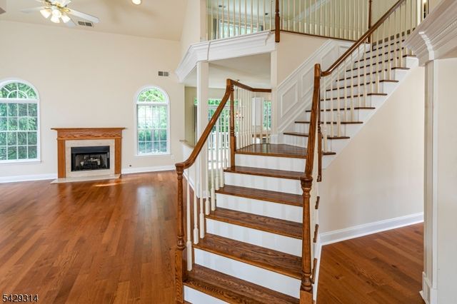 27 Bethpage Dr, Montgomery Twp., NJ 08558
