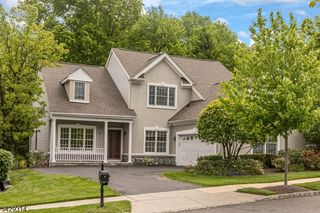 27 Bethpage Dr, Montgomery Twp., NJ 08558