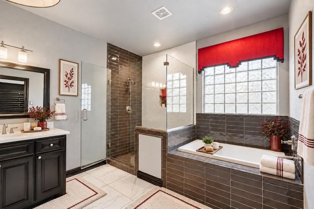 405 Old Orchard Drive, Dickinson, TX 77539