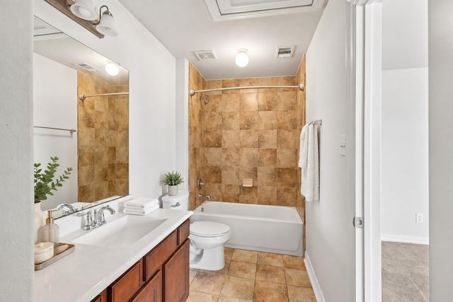 405 Old Orchard Drive, Dickinson, TX 77539