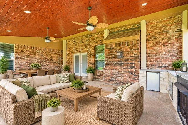405 Old Orchard Drive, Dickinson, TX 77539