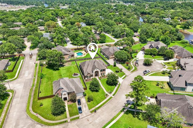 405 Old Orchard Drive, Dickinson, TX 77539