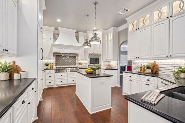 405 Old Orchard Drive, Dickinson, TX 77539