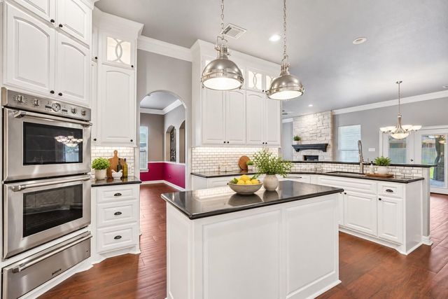 405 Old Orchard Drive, Dickinson, TX 77539