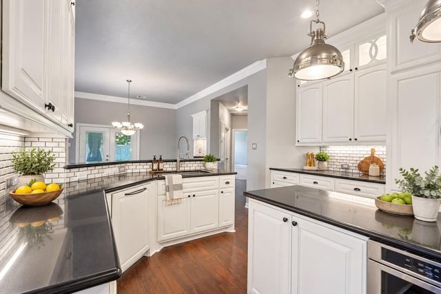 405 Old Orchard Drive, Dickinson, TX 77539