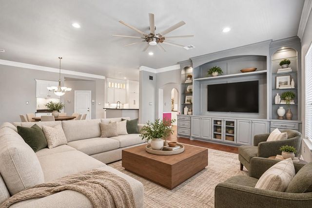 405 Old Orchard Drive, Dickinson, TX 77539