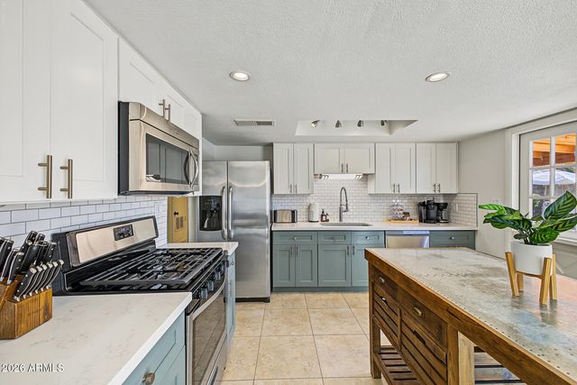 2501 E BLANCHE Drive, Phoenix, AZ 85032