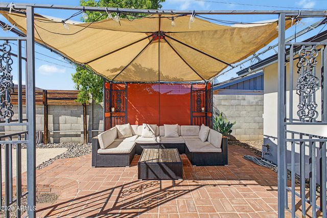2501 E BLANCHE Drive, Phoenix, AZ 85032