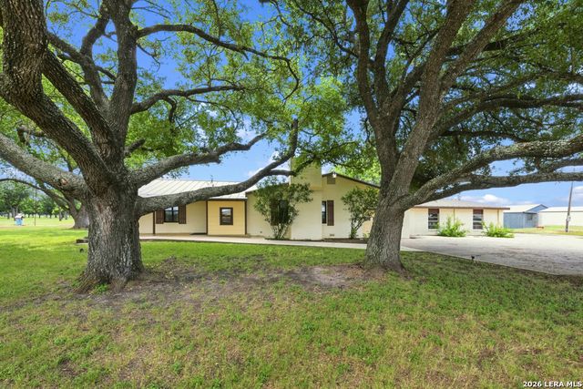 2531 LOWER SEGUIN RD, Marion, TX 78124