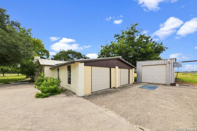 2531 LOWER SEGUIN RD, Marion, TX 78124