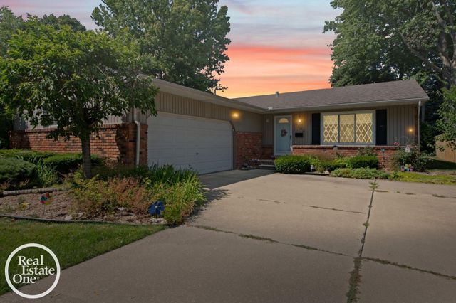 1196 Hawthorne Road, Grosse Pointe Woods, MI 48236