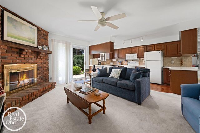 1196 Hawthorne Road, Grosse Pointe Woods, MI 48236