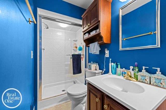 1196 Hawthorne Road, Grosse Pointe Woods, MI 48236
