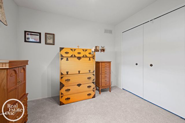 1196 Hawthorne Road, Grosse Pointe Woods, MI 48236