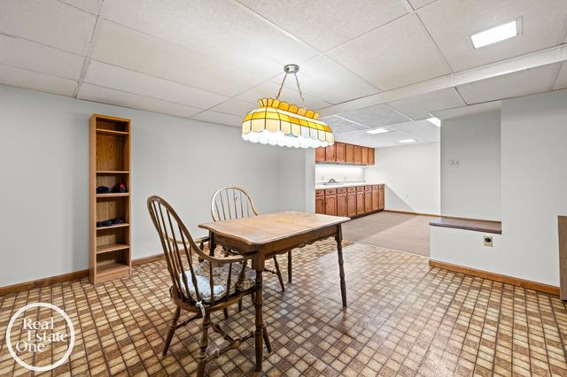 1196 Hawthorne Road, Grosse Pointe Woods, MI 48236