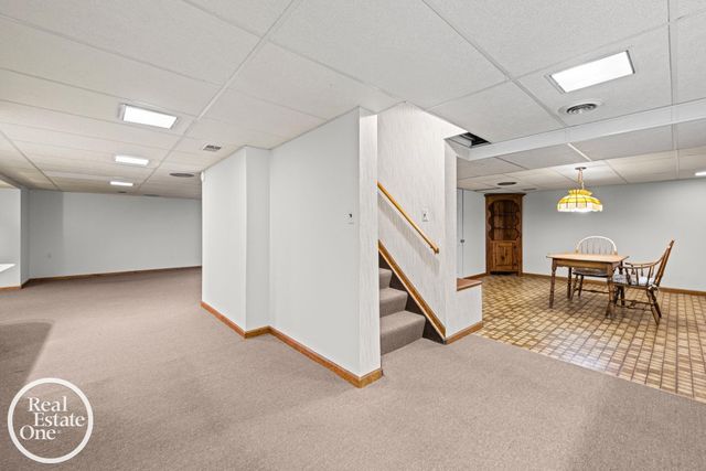 1196 Hawthorne Road, Grosse Pointe Woods, MI 48236