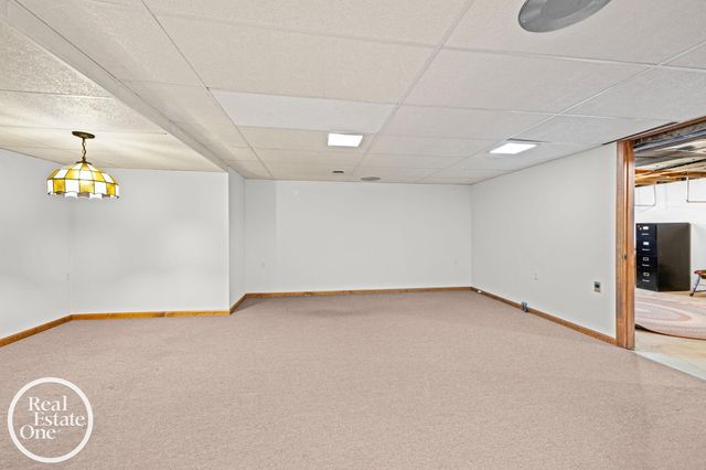 1196 Hawthorne Road, Grosse Pointe Woods, MI 48236