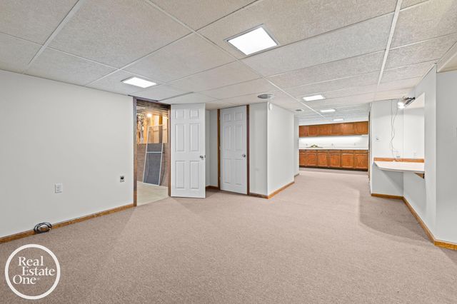 1196 Hawthorne Road, Grosse Pointe Woods, MI 48236