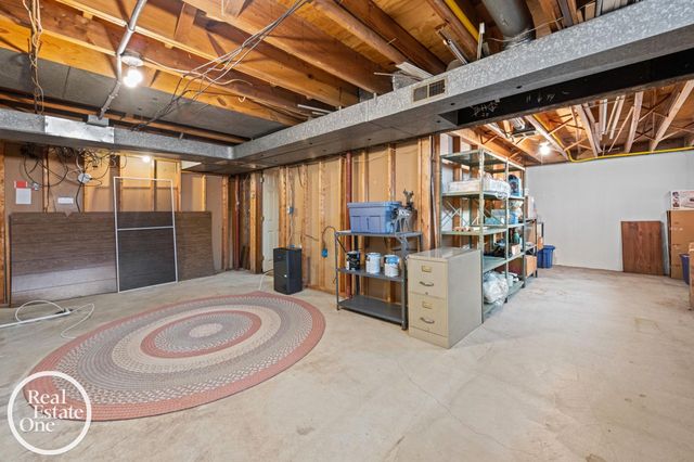 1196 Hawthorne Road, Grosse Pointe Woods, MI 48236