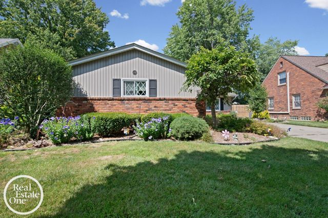 1196 Hawthorne Road, Grosse Pointe Woods, MI 48236