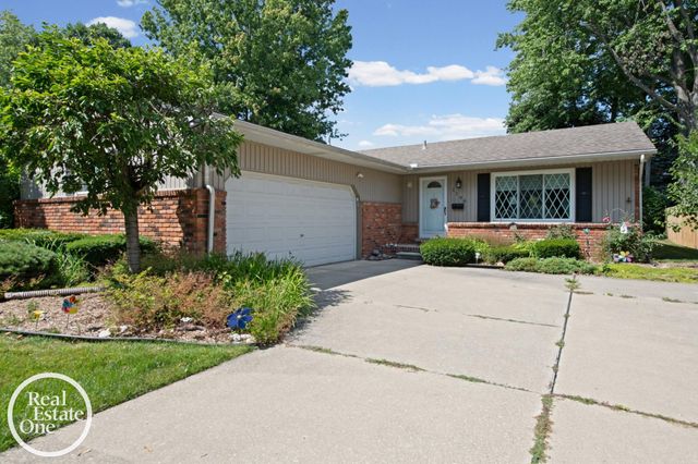 1196 Hawthorne Road, Grosse Pointe Woods, MI 48236