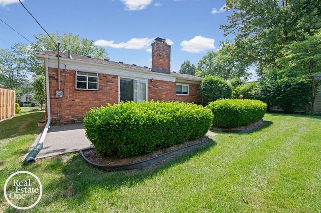 1196 Hawthorne Road, Grosse Pointe Woods, MI 48236