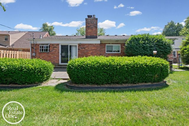 1196 Hawthorne Road, Grosse Pointe Woods, MI 48236