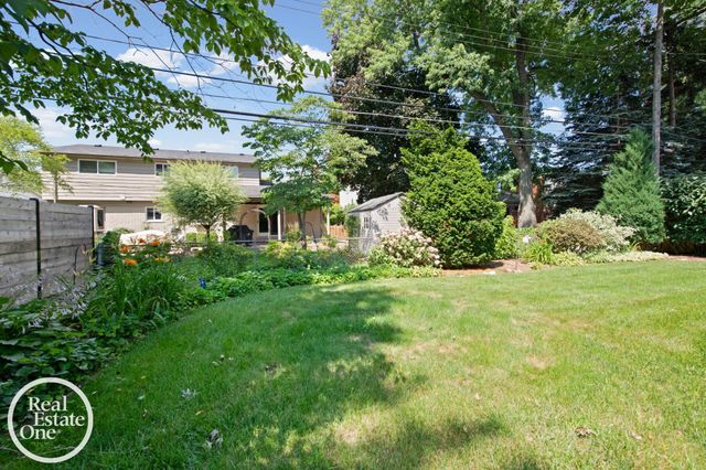 1196 Hawthorne Road, Grosse Pointe Woods, MI 48236
