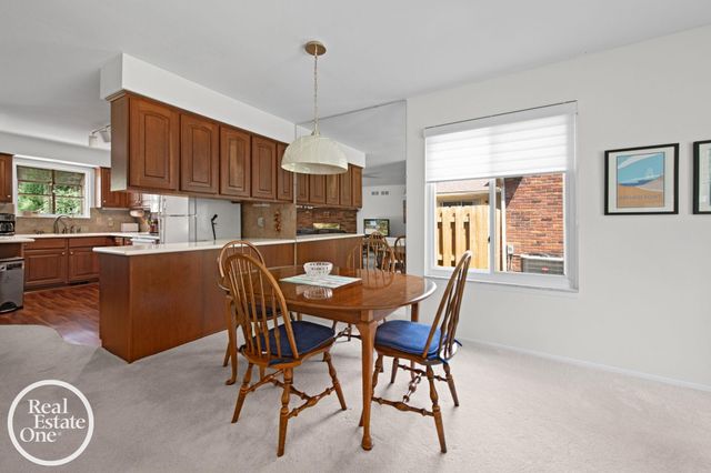 1196 Hawthorne Road, Grosse Pointe Woods, MI 48236