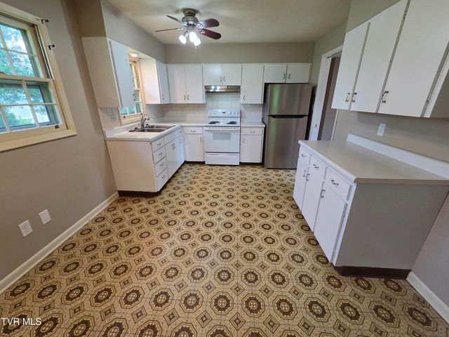 1907 Club Drive, Johnson City, TN 37601