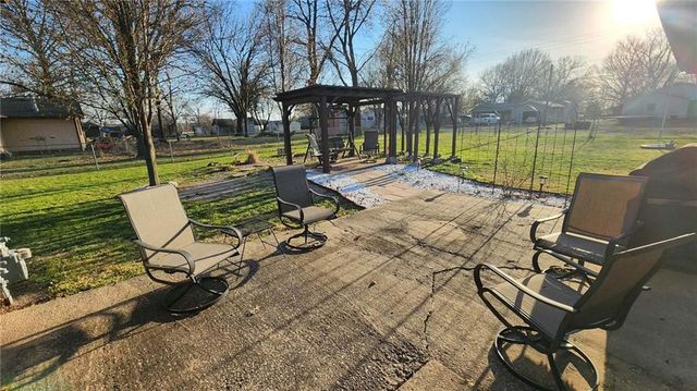 202 S High Street, Arma, KS 66712