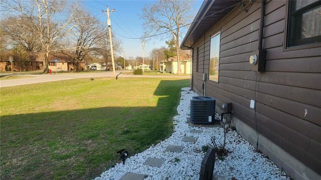 202 S High Street, Arma, KS 66712