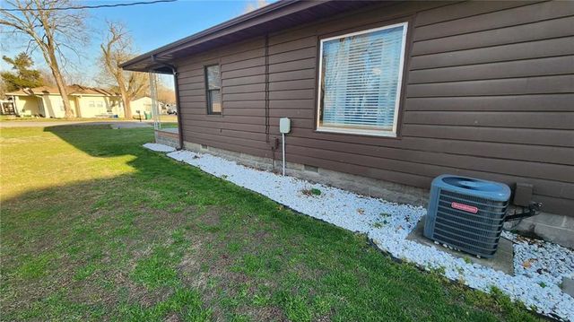 202 S High Street, Arma, KS 66712