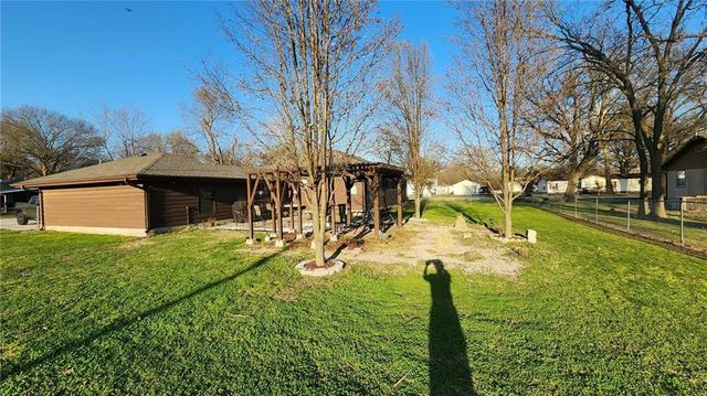 202 S High Street, Arma, KS 66712