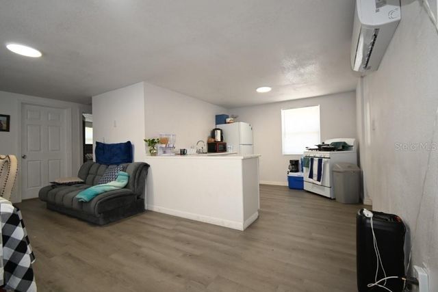 11907 FRONTAGE ROAD, Dade City, FL 33525